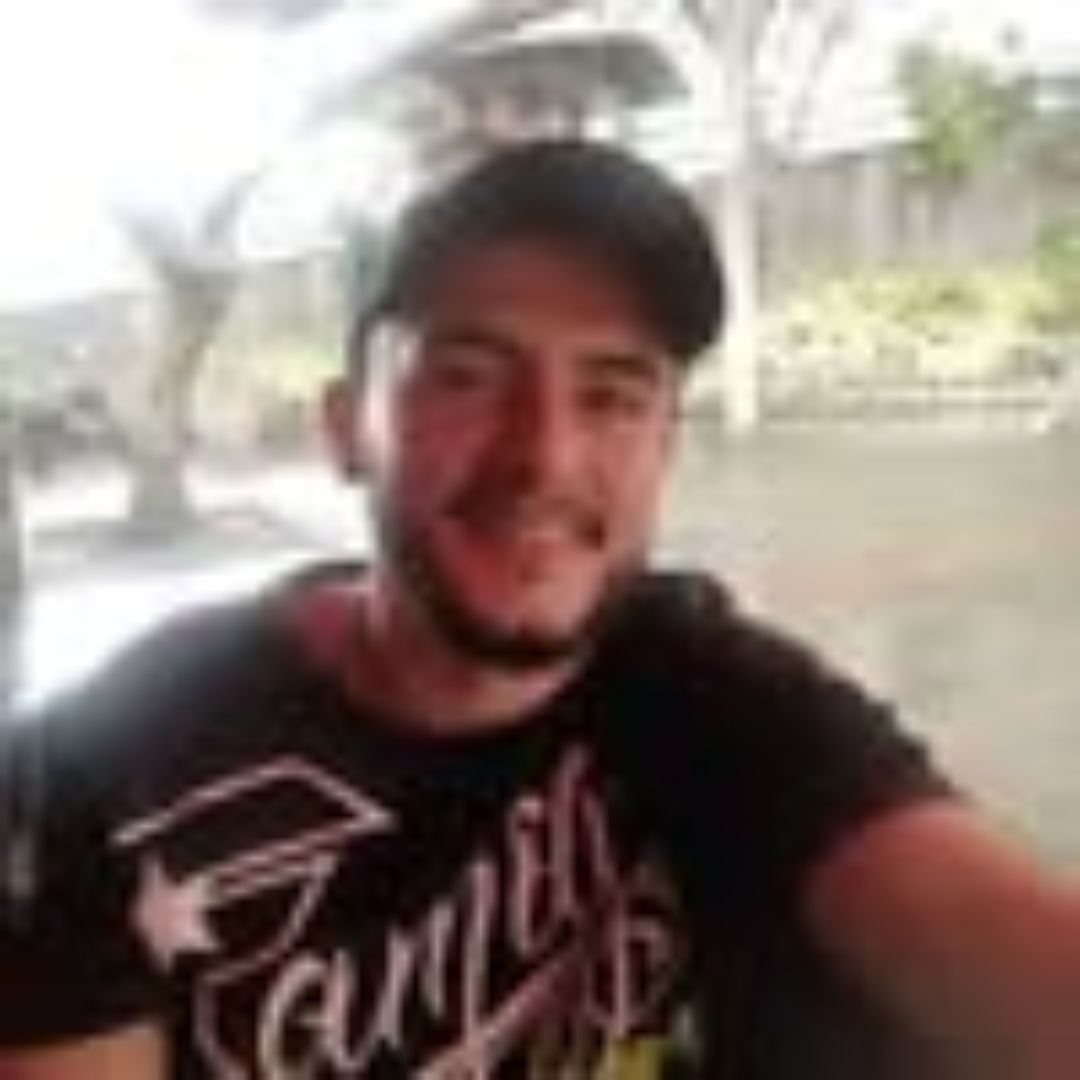 <strong>Luis F.</strong>